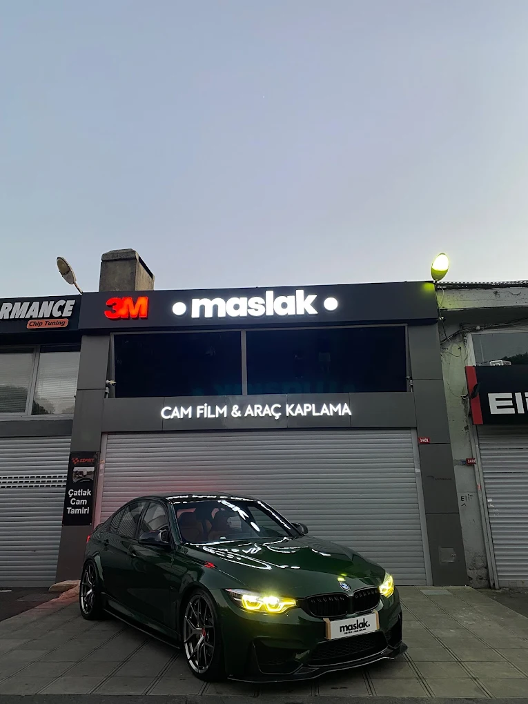 Ataşehir bölgesinde Garantili Kırık Cam Onarım Hizmeti Ataşehir Araç Ön Cam Çatlak ve Kırık Onarımı UV Reçine