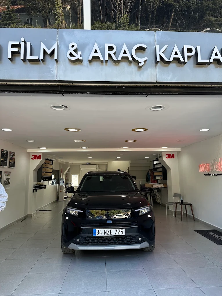 Başakşehir bölgesinde Garantili Kırık Cam Onarım Hizmeti Başakşehir Araç Ön Cam Çatlak ve Kırık Onarımı UV Reçine